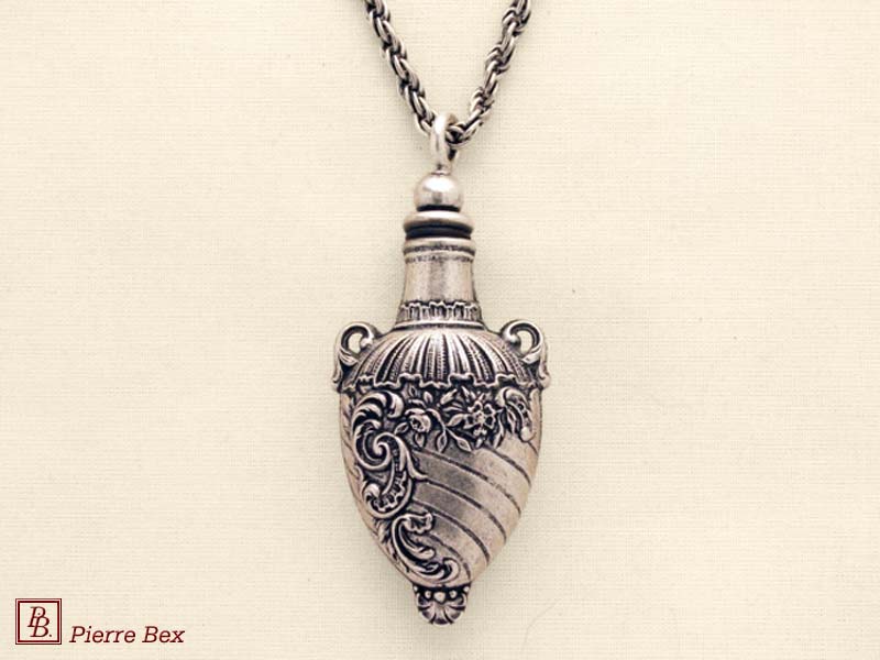 Pierre-Bex Art-Nouveau necklace with smelling salt bottle 41243-01